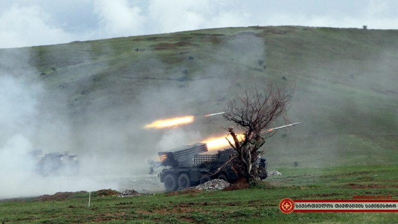 Վրաստանի ԶՈւ RM-70 համազարկային կրակի ռեակտիվ կայանները մարտական հրաձգությամբ վարժանքներ են անցկացրել