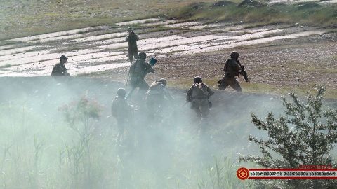 Վրաստանի ԶՈւ առաջին հետևակային բրիգադի 12-րդ գումարտակի «Չարլի» վաշտի զինծառայողները ցուցադրական վարժանքների ժամանակ
