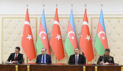 Ադրբեջանի և Թուրքիայի պաշտպանության նախարարները ստորագրում են ռազմարդյունաբերական ոլորտում համագործակցության համաձայնագիրը