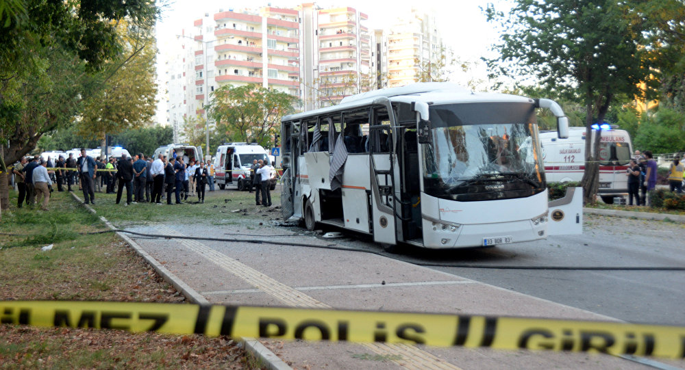 Թուրքիայում ոստիկանության ավտոբուս են պայթեցրել․ 17․10․2017