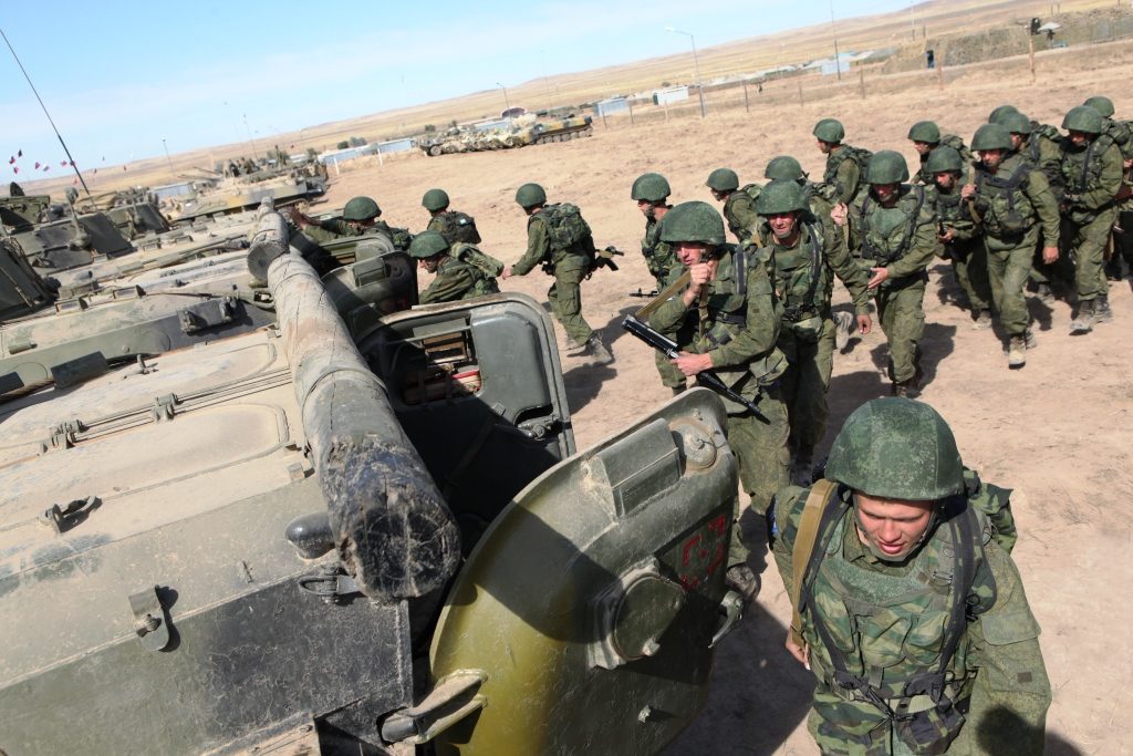 Հայաստանում ՌԴ ԶՈւ 102-րդ ռազմաբազայի զինծառայողները պարապմունքների ընթացքում