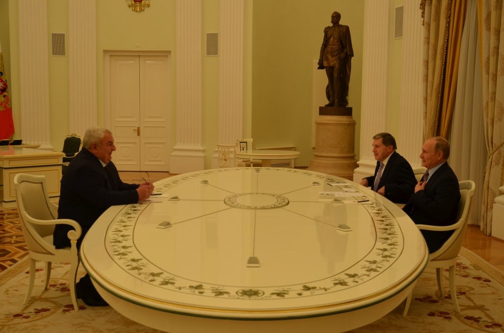 ՀԱՊԿ գլխավոր քարտուղար Յուրի Խաչատուրովը և ՌԴ նախագահ Վլադիմիր Պուտինը