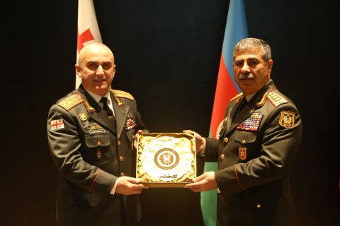 Վրաստանի զինված ուժերի գլխավոր շտաբի պետ Վլադիմեր Չաչաբայան և Ադրբեջանի պաշտպանության նախարար Զաքիր Հասանովը