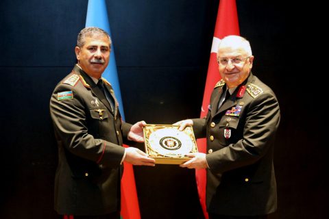 Ադրբեջանի պաշտպանության նախարար Զաքիր Հասանովը և Թուրքիայի զինված ուժերի գլխավոր շտաբի պետ Յաշար Գյուլերը