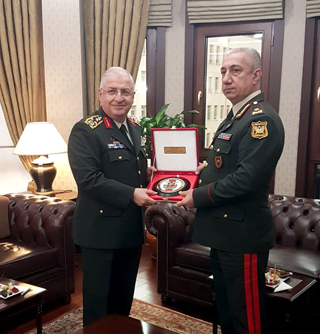 Թուրքիայի ԶՈւ ԳՇ պետ Յաշար Գյուլերը և Ադրբեջանի բարձրագույն ռազմական դպրոցի պետ Ֆիզուլի Սալահովը
