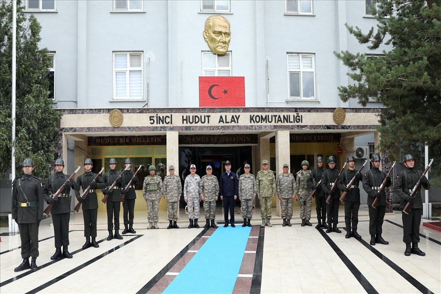 Թուրքիայի պաշտպանության նախարար Հուլուսի Աքարը այցելել է Նախիջևանի մոտ՝ Իգդիրում տեղակայված 5-րդ սահմանապահ գունդ