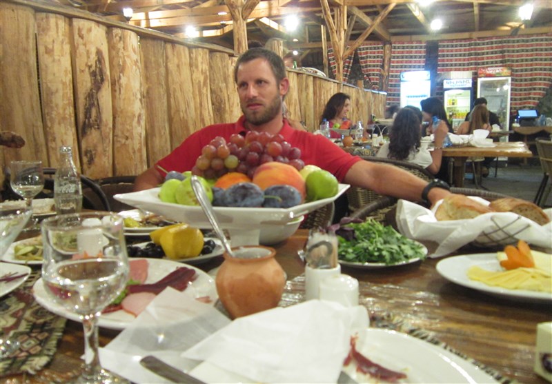   Իրանական հետախուզության կողմից հսկվող անձը Հայաստանի ռեստորաններից մեկում  